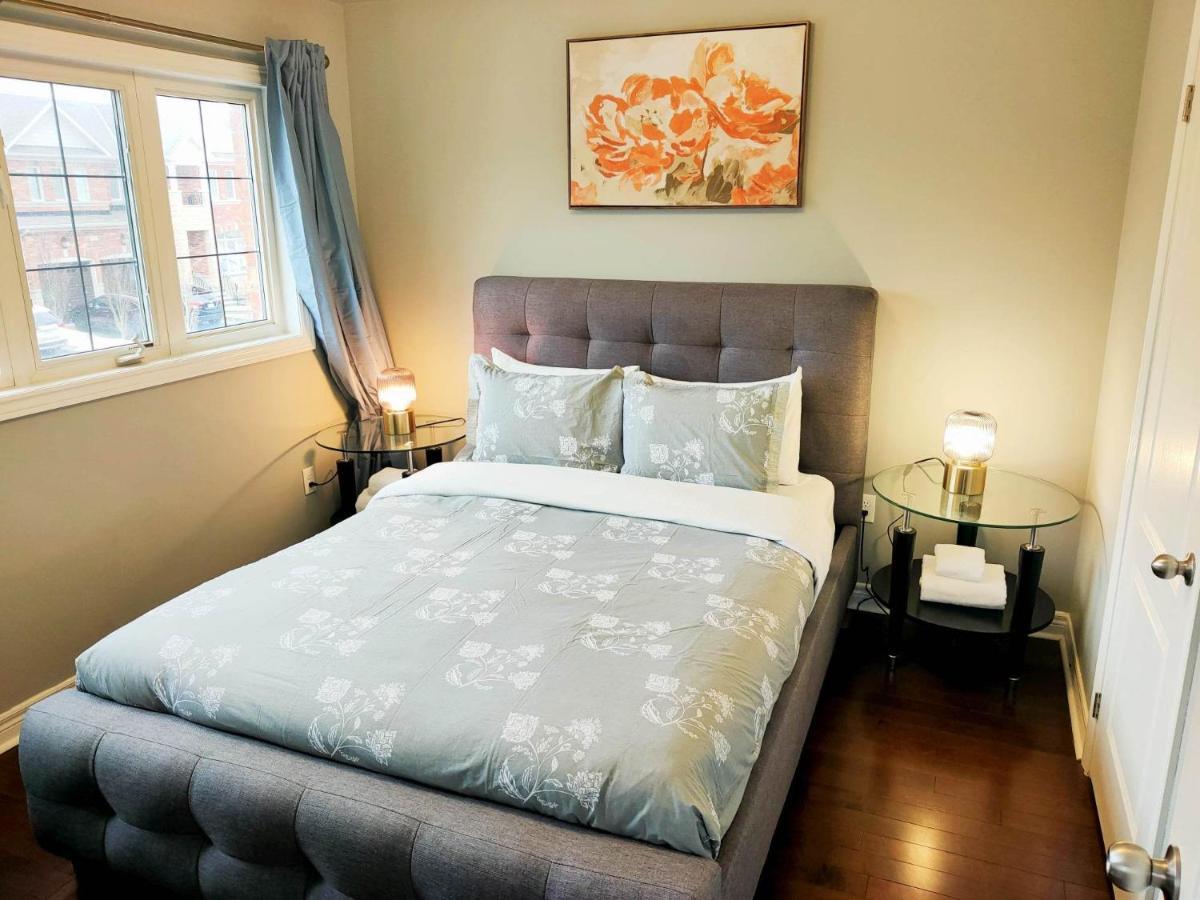 Affordable Room With Free Parking In Newmarket On Exteriér fotografie