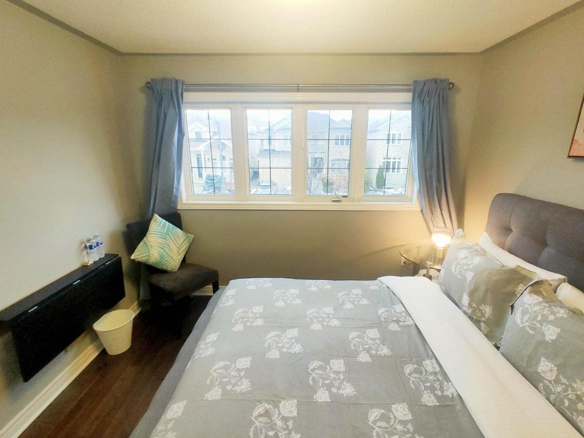 Affordable Room With Free Parking In Newmarket On Exteriér fotografie
