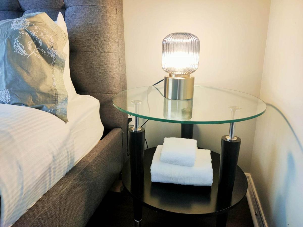 Affordable Room With Free Parking In Newmarket On Exteriér fotografie
