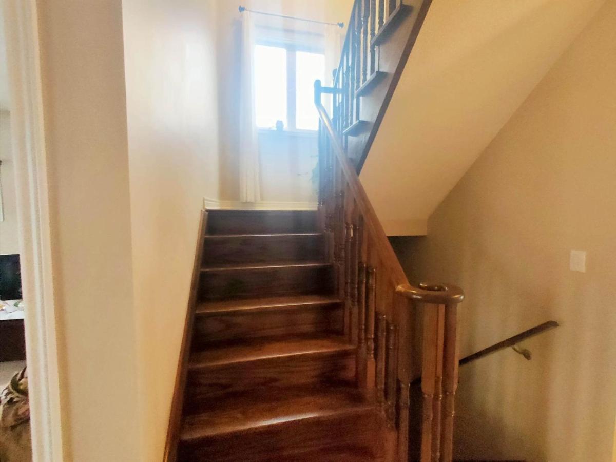 Affordable Room With Free Parking In Newmarket On Exteriér fotografie