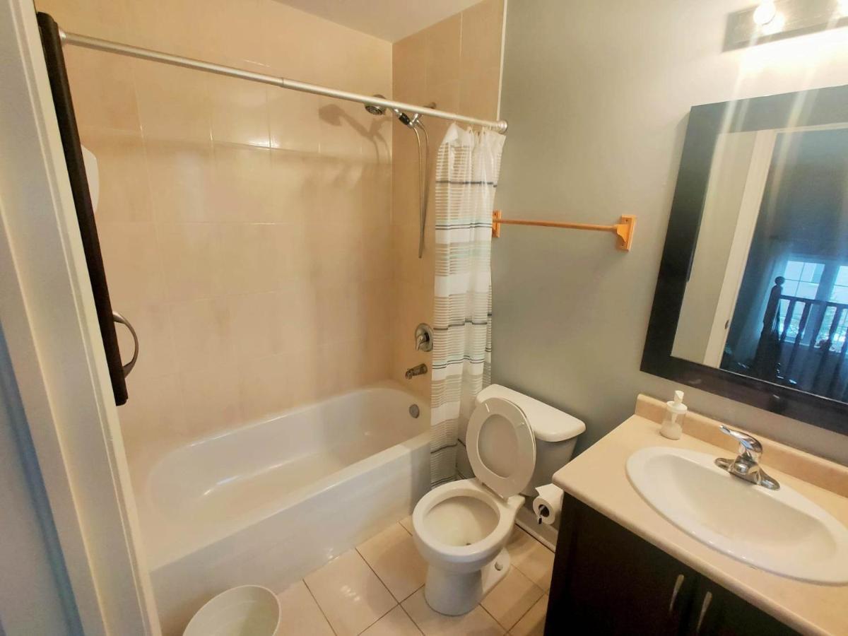 Affordable Room With Free Parking In Newmarket On Exteriér fotografie