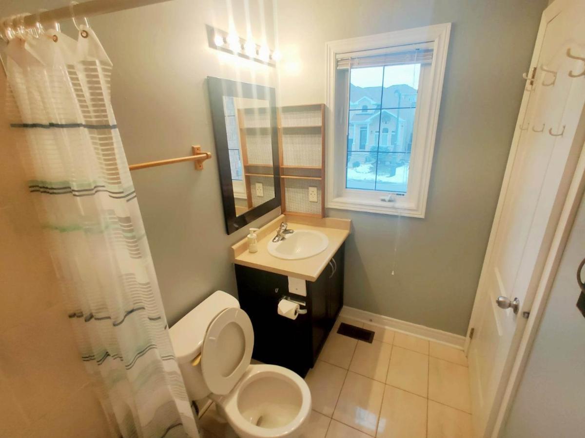 Affordable Room With Free Parking In Newmarket On Exteriér fotografie