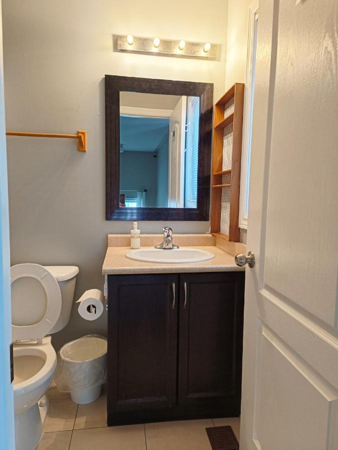 Affordable Room With Free Parking In Newmarket On Exteriér fotografie