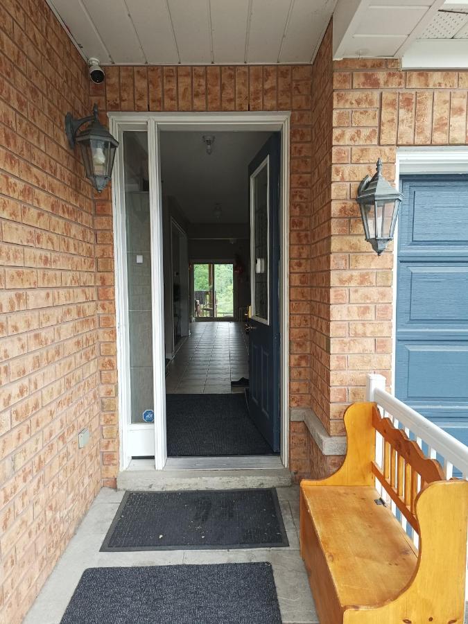 Affordable Room With Free Parking In Newmarket On Exteriér fotografie