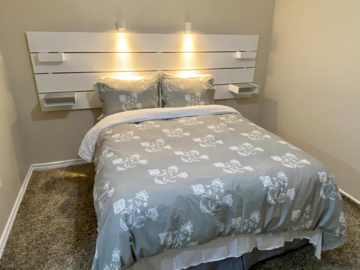 Affordable Room With Free Parking In Newmarket On Exteriér fotografie