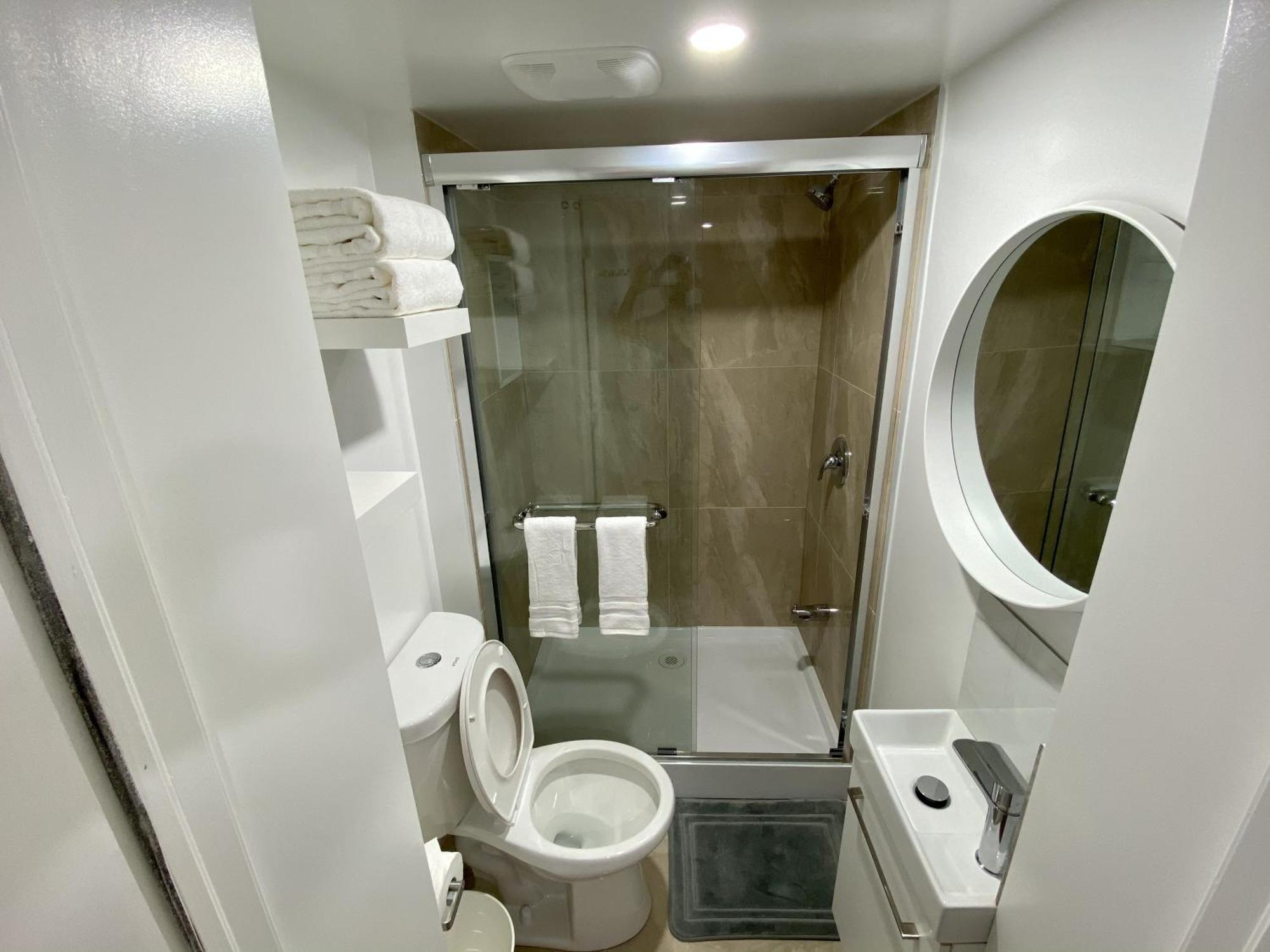 Affordable Room With Free Parking In Newmarket On Exteriér fotografie